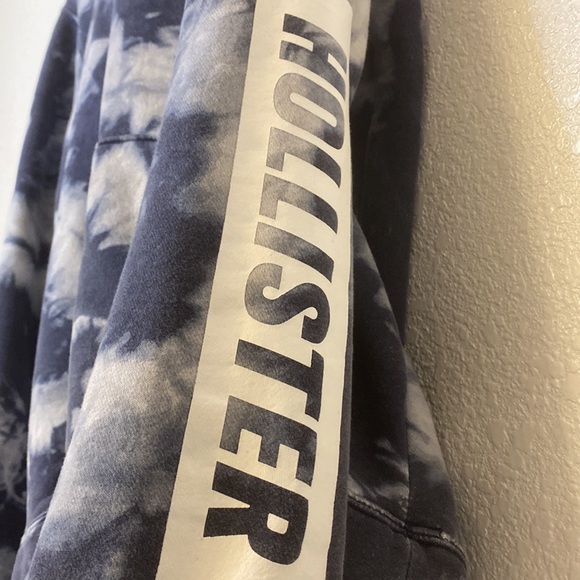 XL Hollister blue white tie die shirt. - Picture 4 of 6